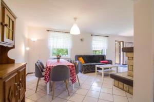Large holiday home with a garden in Lubiatów