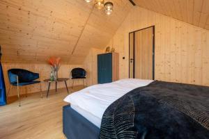Large holiday home, swimming pool, sauna, jacuzzi