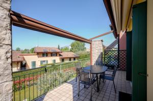 ApartmentsGarda - Volpara Essential Pool Living