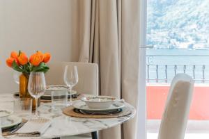 Panoramic lake suites by RentComo
