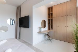 Olszynki Park Superior Apartment by BookingHost