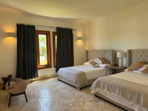 Las Palmas Luxury Golf Villa 4-BR Getaway