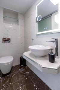 V&N Suite Santorini