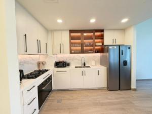 Cosy 3 Bedroom Duplex with Maids Room in Town Square - Allsopp and Allsopp