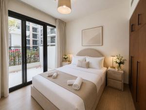 Cosy 3 Bedroom Duplex with Maids Room in Town Square - Allsopp and Allsopp