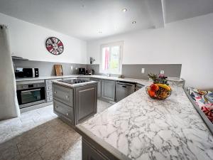 Shirley - Villa for 10 Pool Terrace - by TGB