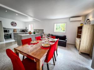 Shirley - Villa for 10 Pool Terrace - by TGB