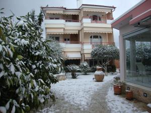 Over Sea Rooms & Villas Evia Greece