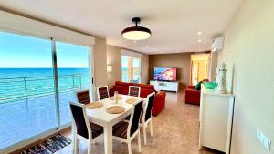 Beachfront Penthouse 360 Large Private Terrace