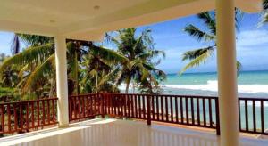 Savenrose Beach Villa