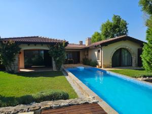 Luxury villas and golf GV8
