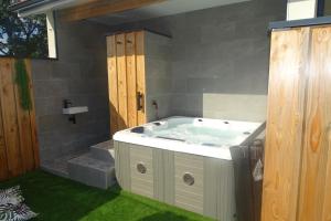 Escapade Bassin - Spa Privé - Maison 6 Pers