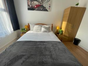 Tottenham - Sleeps 10 - Garden - Near Transport