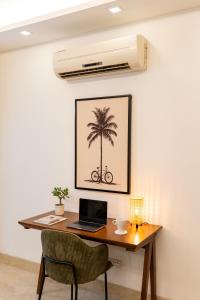 The Park Retreat by The Blue Kite, Fully Serviced Stylish 3BHK Apartment in Green Park near Deer Park & Hauz Khas Village