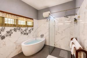 Mercara Hill by ELIVAAS 3 BHK Pet-Friendly Retreat With Private jacuzzi, Outdoor Seating, Verandah Sit Out & Garden