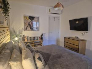 Newly Refurbished Luxury 3 Bed Duplex Apartment