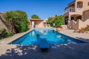 Villa & Pool in Saint-Julien, 10 minutes from Sausset