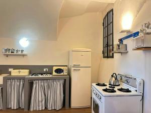 Historic Palace Overlooking Piana Di Navelli