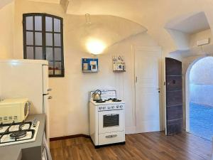 Historic Palace Overlooking Piana Di Navelli