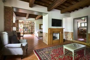 Historic Villa In The Heart Of Tuscany