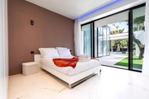 Californian Villa With 2 Pools In Mougins