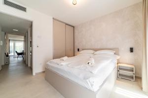 Hajnal Residence #5 Deluxe with Balcony by Mital