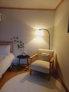Songjeong Station 7 minutes on foot, Gimpo Airport 2 minutes, Hongdae 25 minutes, Seoul Station 30 minutes , Luggage storage, Airport bus