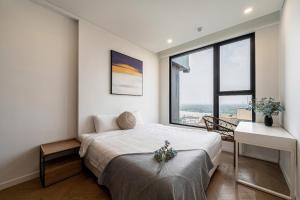 Lumiere Riverside - Premium City Escape