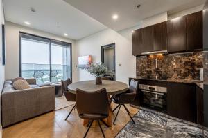 Lumiere Riverside - Premium City Escape