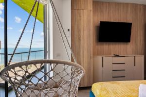 AquaMarine - Pool & Spa Beach Resort