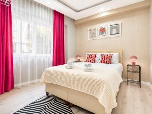 Hadrian Highland Modern Apartment by Maxi Homes in City Center
