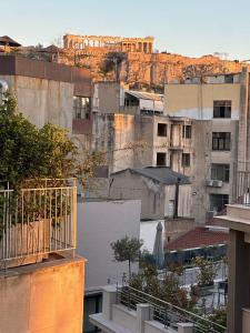 Curated Vintage Athenian apartment with Acropolis view