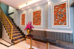 Bond Hotel