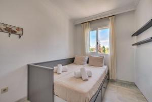 Golden Mil 3 BDRM Elegant Penthouse with Sea View