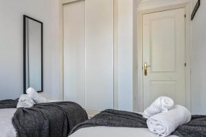 Golden Mil 3 BDRM Elegant Penthouse with Sea View