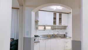 10, near hongik univ, 2 shower rooms, big house