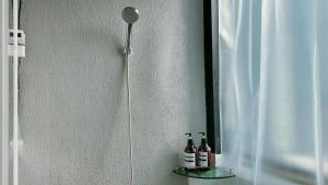 10, near hongik univ, 2 shower rooms, big house