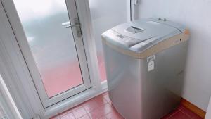 10, near hongik univ, 2 shower rooms, big house