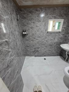 10, near hongik univ, 2 shower rooms, big house