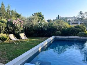 House With Pool, Jacuzzi And Sauna Near Avignon