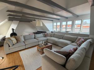 Charming, newly renovated large family townhouse