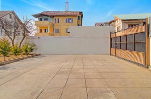 Collection O Kursoo Rajbagh Formerly Mid Valley Residency