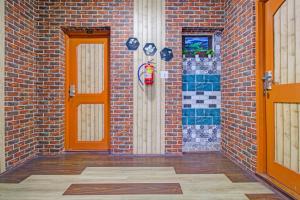 Collection O Kursoo Rajbagh Formerly Mid Valley Residency