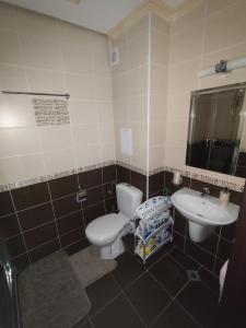 Modern Apartment with Pool, 5 min from Beach