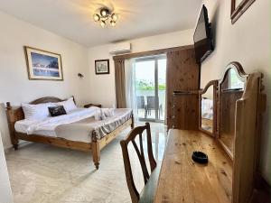 Guest House West Gate