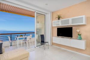 Premium Beachfront Stay in La Carihuela 4