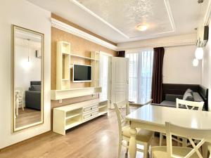 Golden Rainbow - Private apartment - BSR - 1