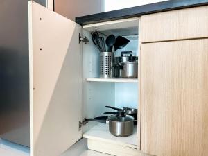 corner 1BR unit with city view Avant at The Fort