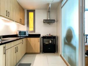 corner 1BR unit with city view Avant at The Fort