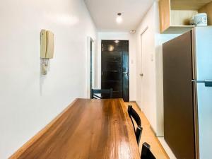 corner 1BR unit with city view Avant at The Fort